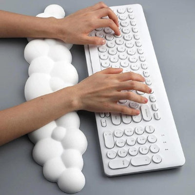 Clavier Repose Poignet| NuageConfort blanc sur bureau gris