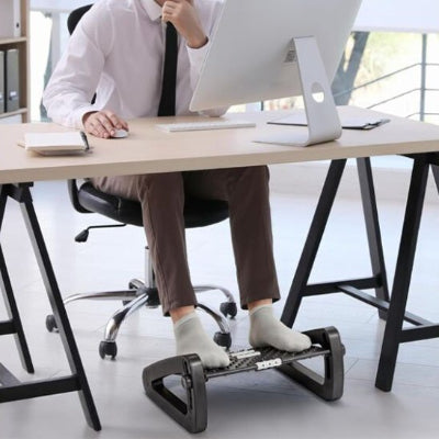 Repose pied pour bureau | AdjustStep sous ureau avec pied dessu