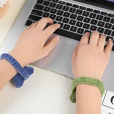 Repose poignet | PlushComfort deux couleur au poignet main sur clavier