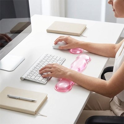 Repose poignet clavier sur bureau de travail