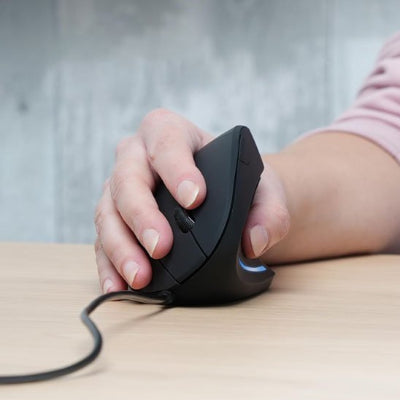 Souris filaire ergonomique | ComfortDesign dans main droite