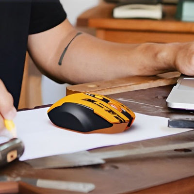 Souris sans fil | EliteControl™ sur bureau de chantier