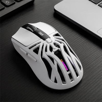 Souris sans fil gamer | PhantomSync™ blanche sur bureau noir