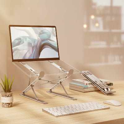 Support pc portable sur un bureau moderne en bois avec un ordinateur portable posé dessu