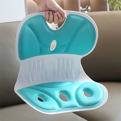 Coussin pour lombaire tenue par la poigné