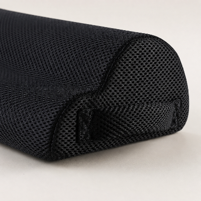 Poignée latérale noire du coussin repose-pieds Nébula Mesh
