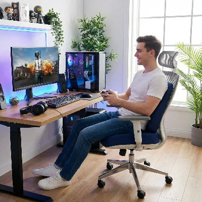coussin de chaise bleu avec jeune gamer 