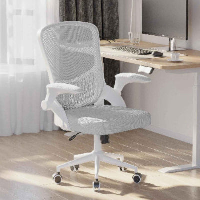 fauteuil de bureau devant bureau dans chambre