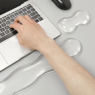 Repose poignet ergonomique main droite sur clavier