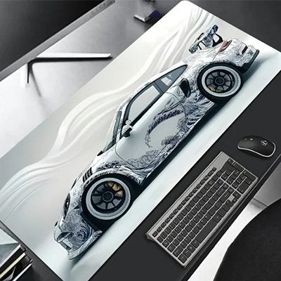 Sous-main bureau voiture Échappée Sportive à motifs de vagues sur un bureau noir