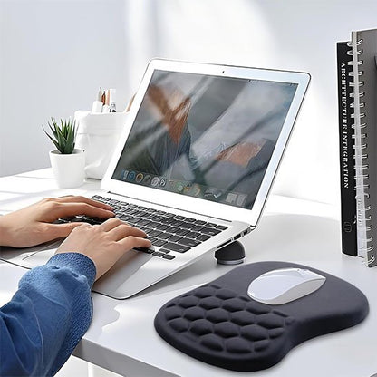 Tapis de souris​ ergonomique sur bureau coté ordinateur