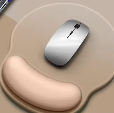 Tapis de souris silicone Contraste beige avec une souris blanche